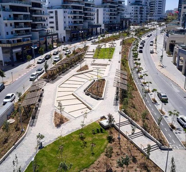 סיבוב ברחוב המסחרי הראשון בעיר מודיעין- תכנון נוף גרינשטיין הר-גיל